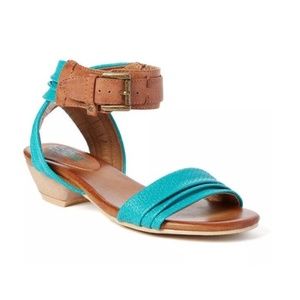 SERENE ISLAND TURQUOISE SANDALS